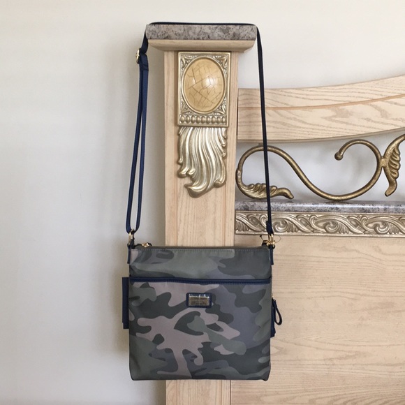 Tommy Hilfiger Army Nylon Crossbody - Picture 4 of 14